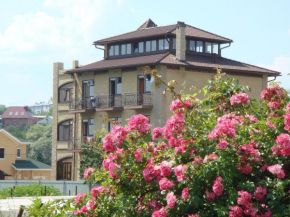 Guest House on Zemlyanichnaya